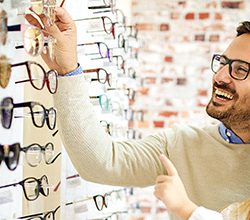oprawki korekcyjne oprawki do okularów przeciwsłonecznych soczewki bydgoszcz salon optyk bydgoszcz badania wzroku